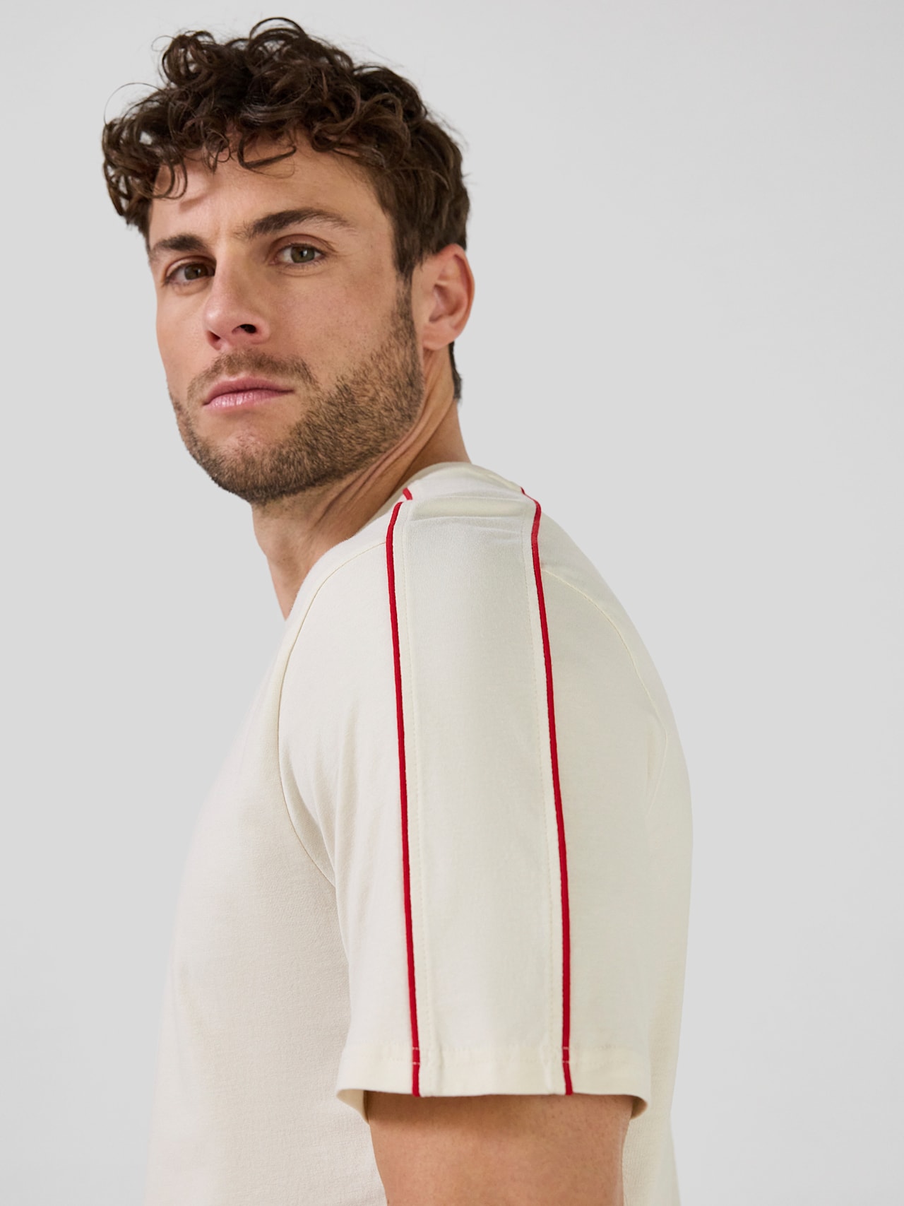 T-Shirt Essentials detail 4
