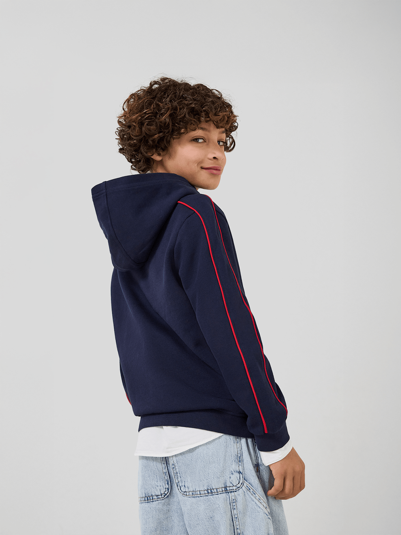 Hoodie Essentials detail 2