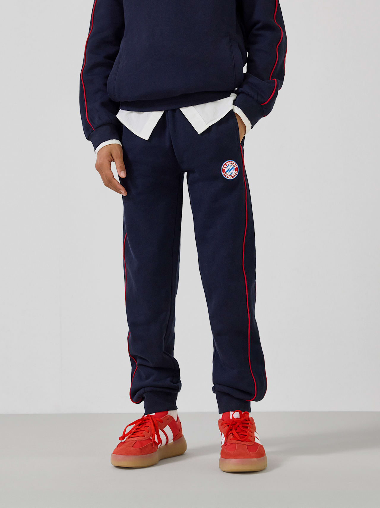 Sweatpant Essentials detail 1