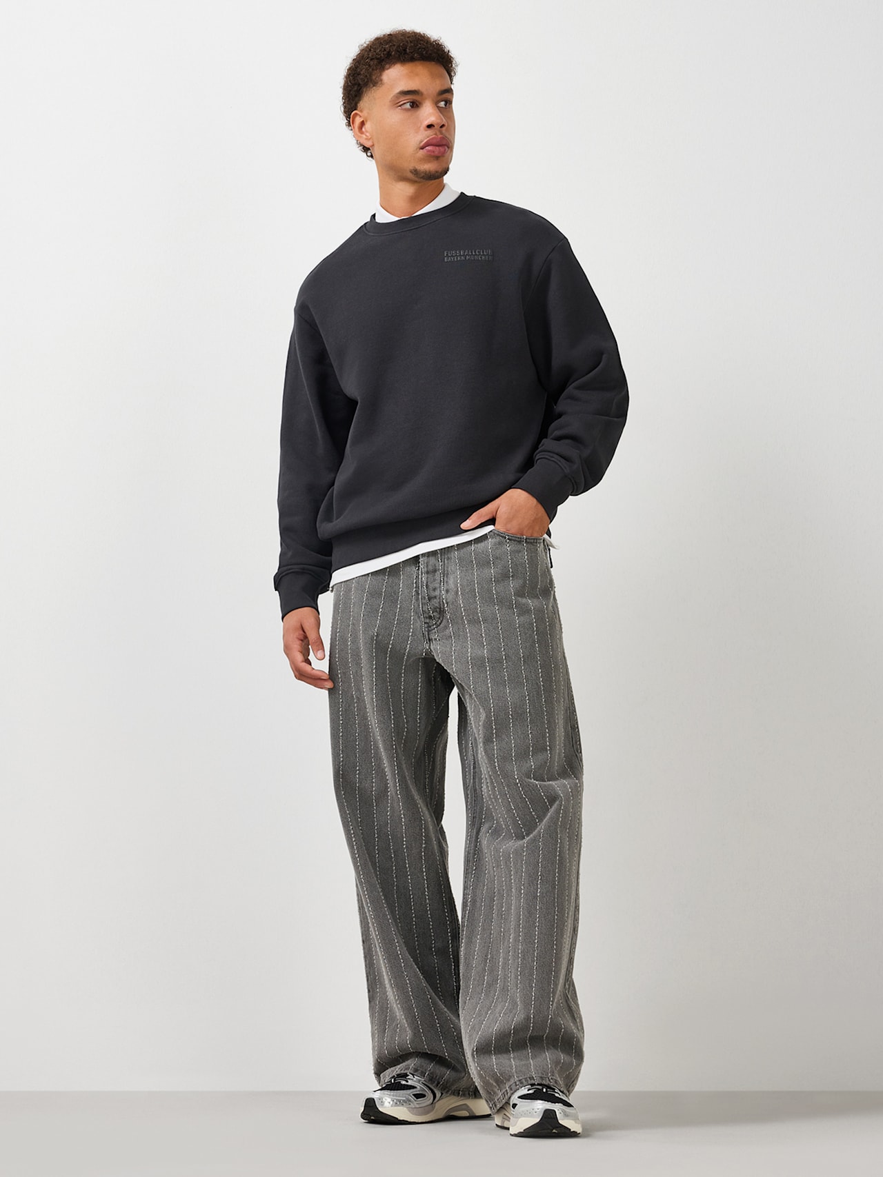 Sweatshirt Premium Essentials detail 3