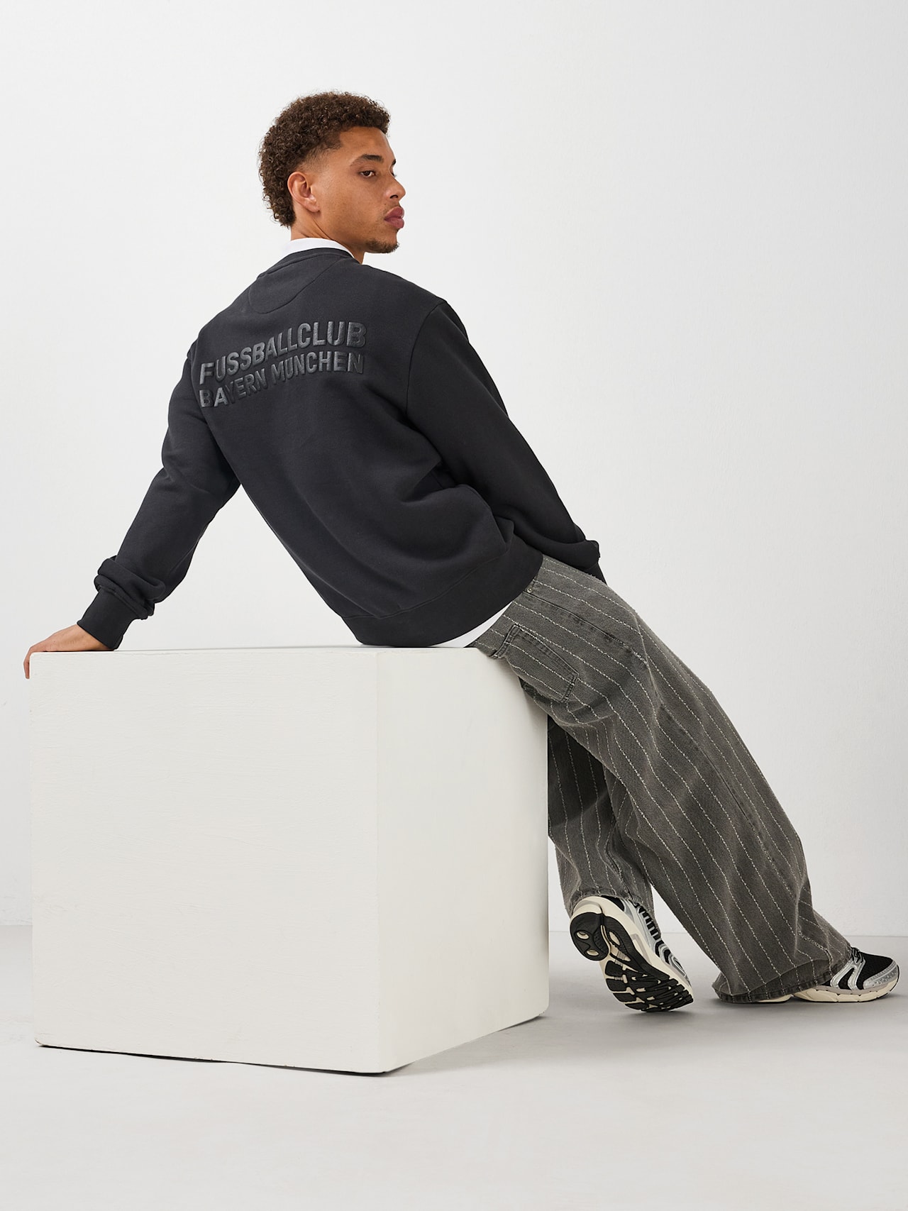 Sweatshirt Premium Essentials detail 4