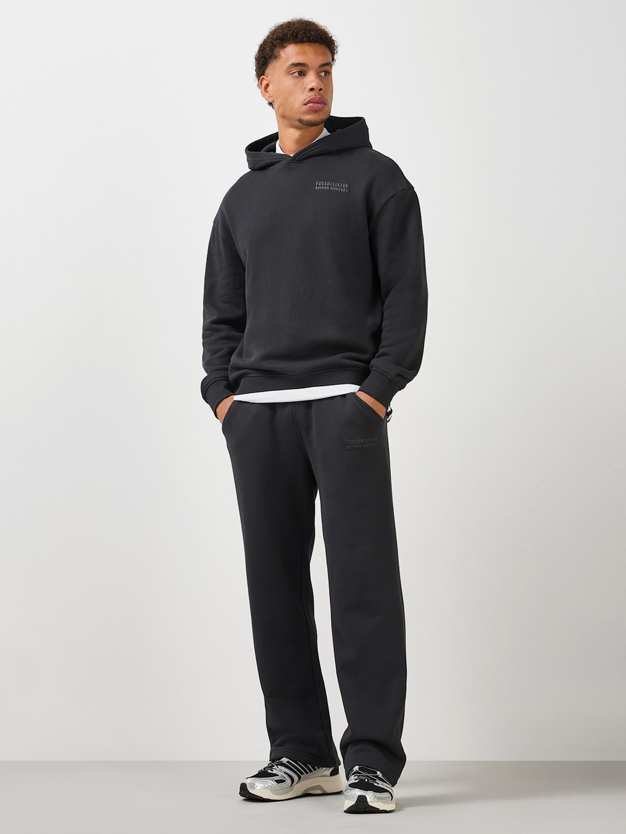 Hoodie Premium Essentials detail 3