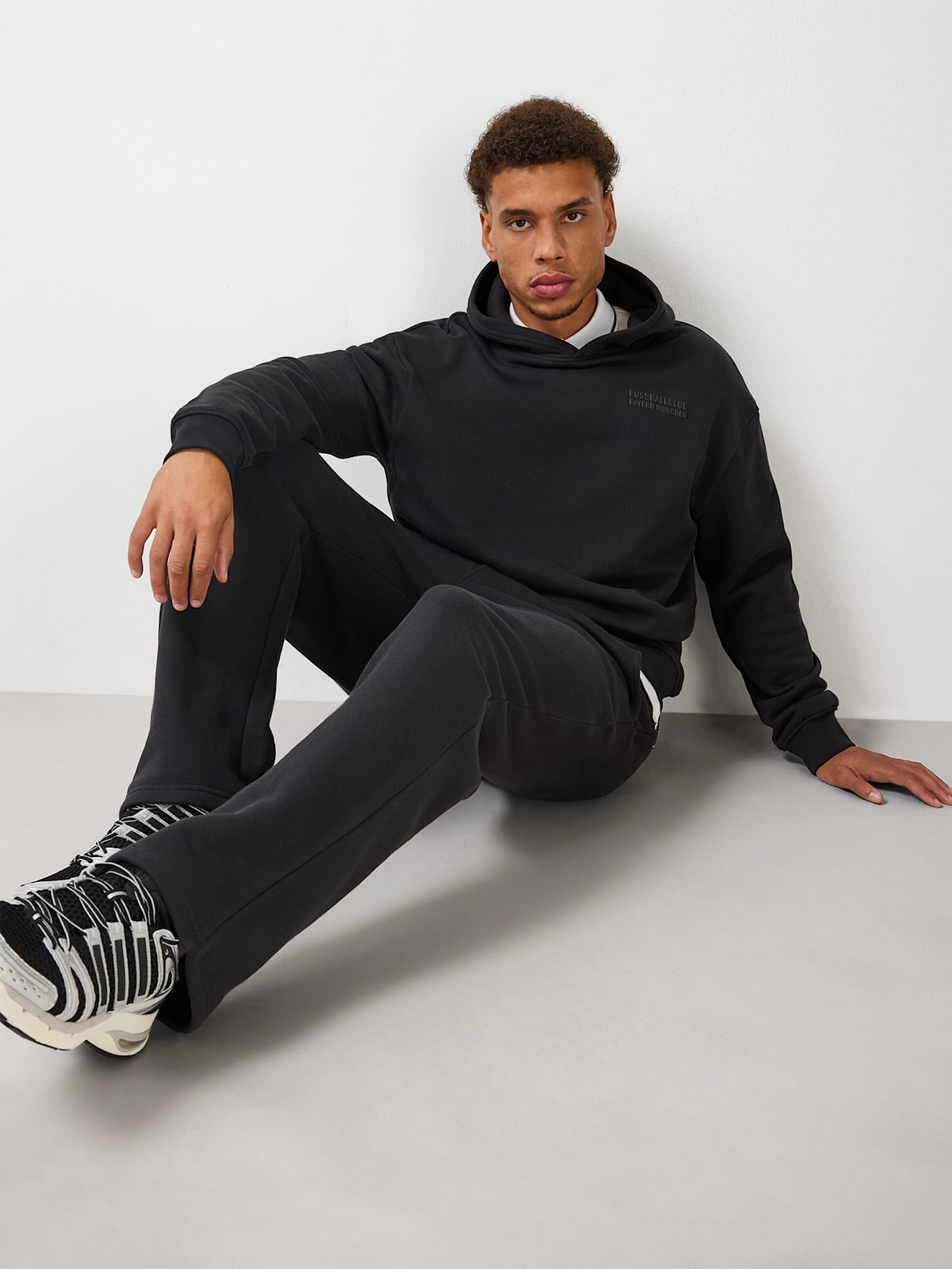 Hoodie Premium Essentials detail 4