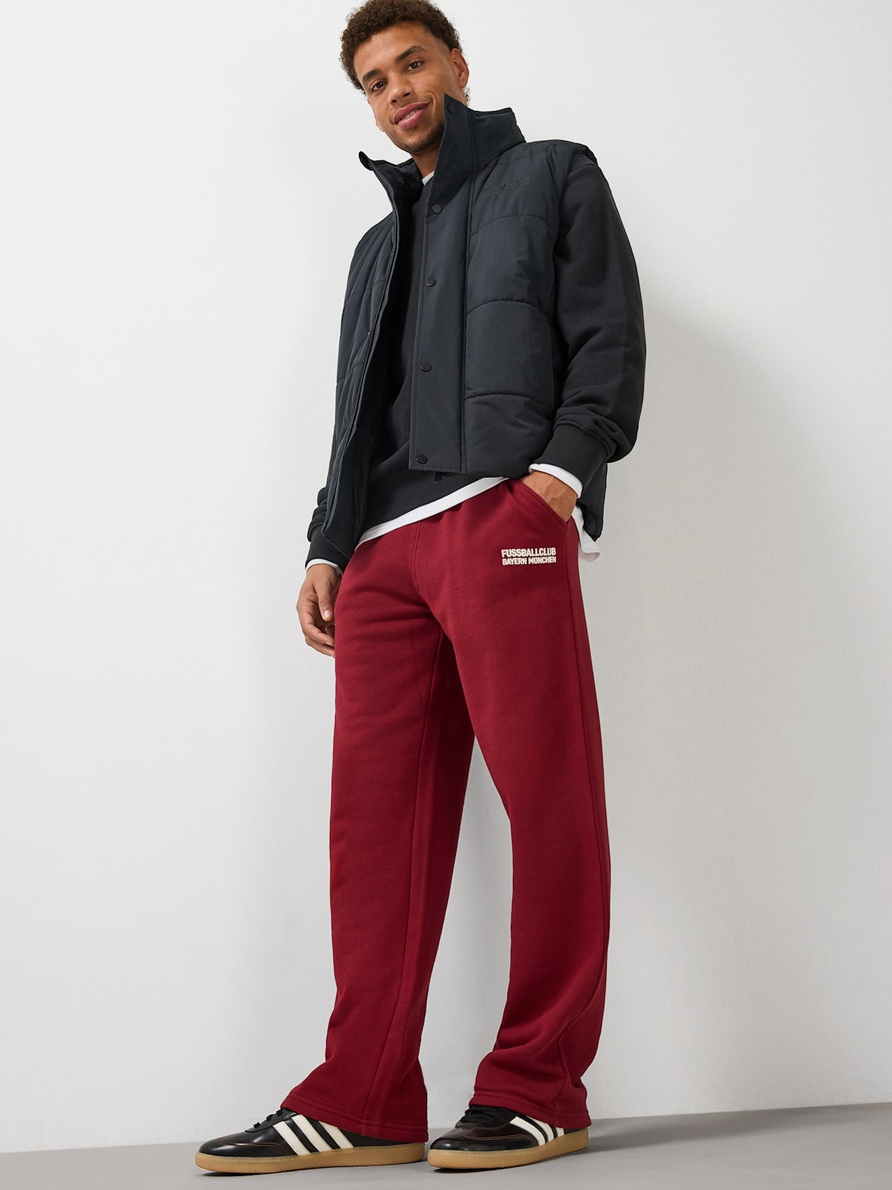 Sweatpant Premium Essentials detail 3