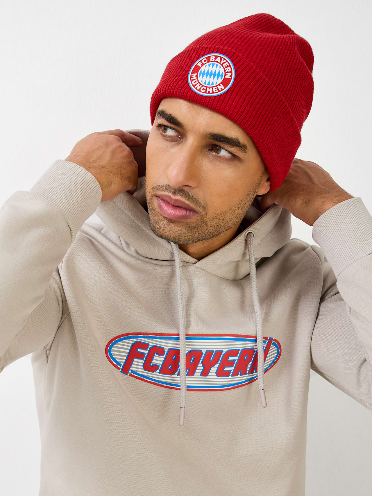 Knitted Hat with Logo detail 5