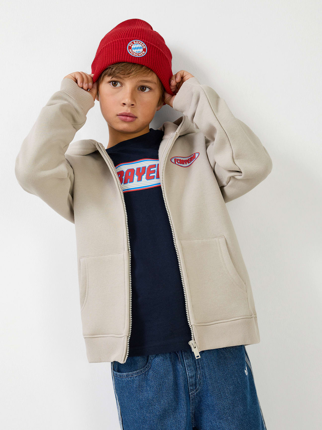 Knitted Hat with Logo detail 5