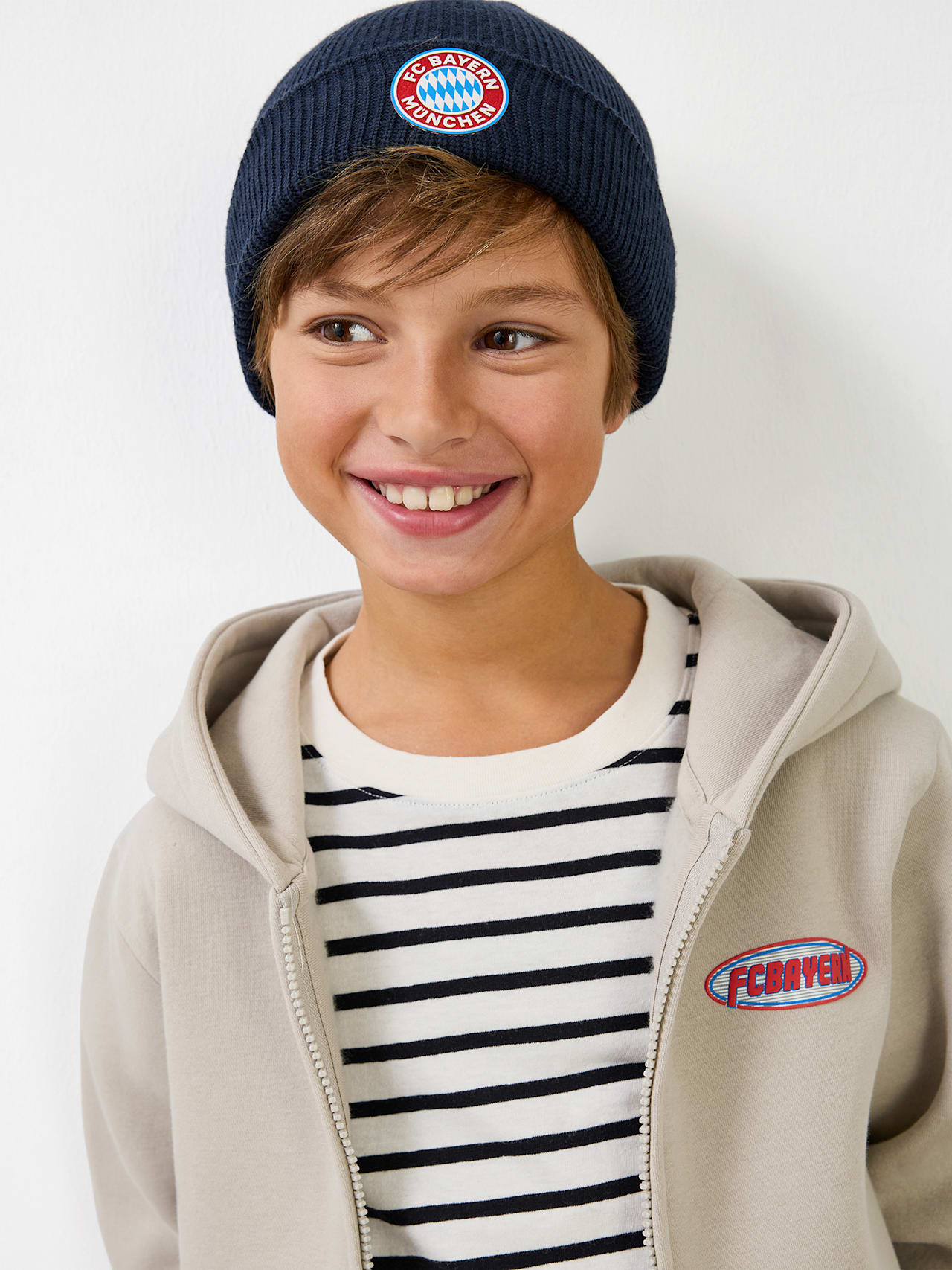 Knitted Hat with Logo detail 3