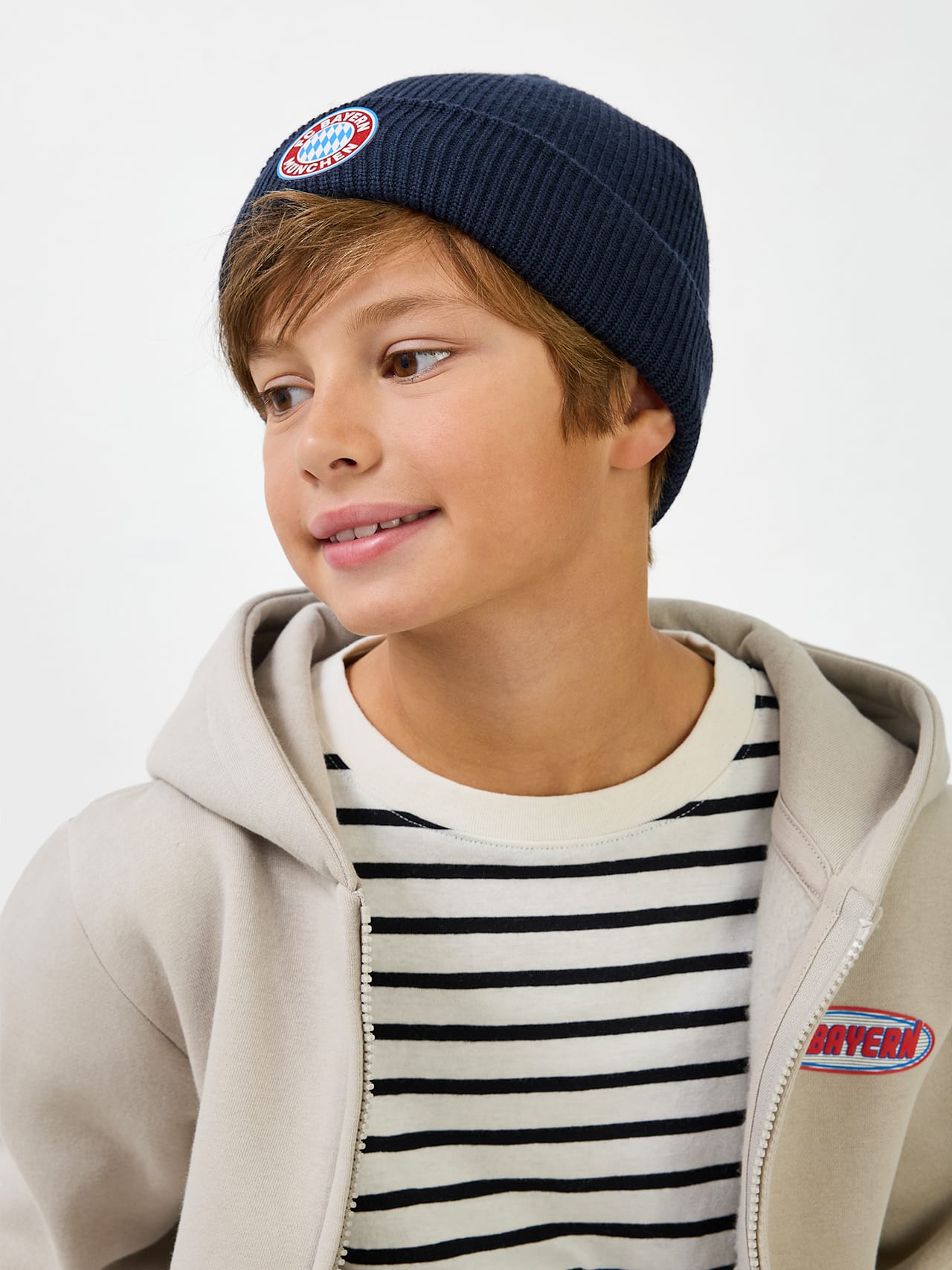 Knitted Hat with Logo detail 4
