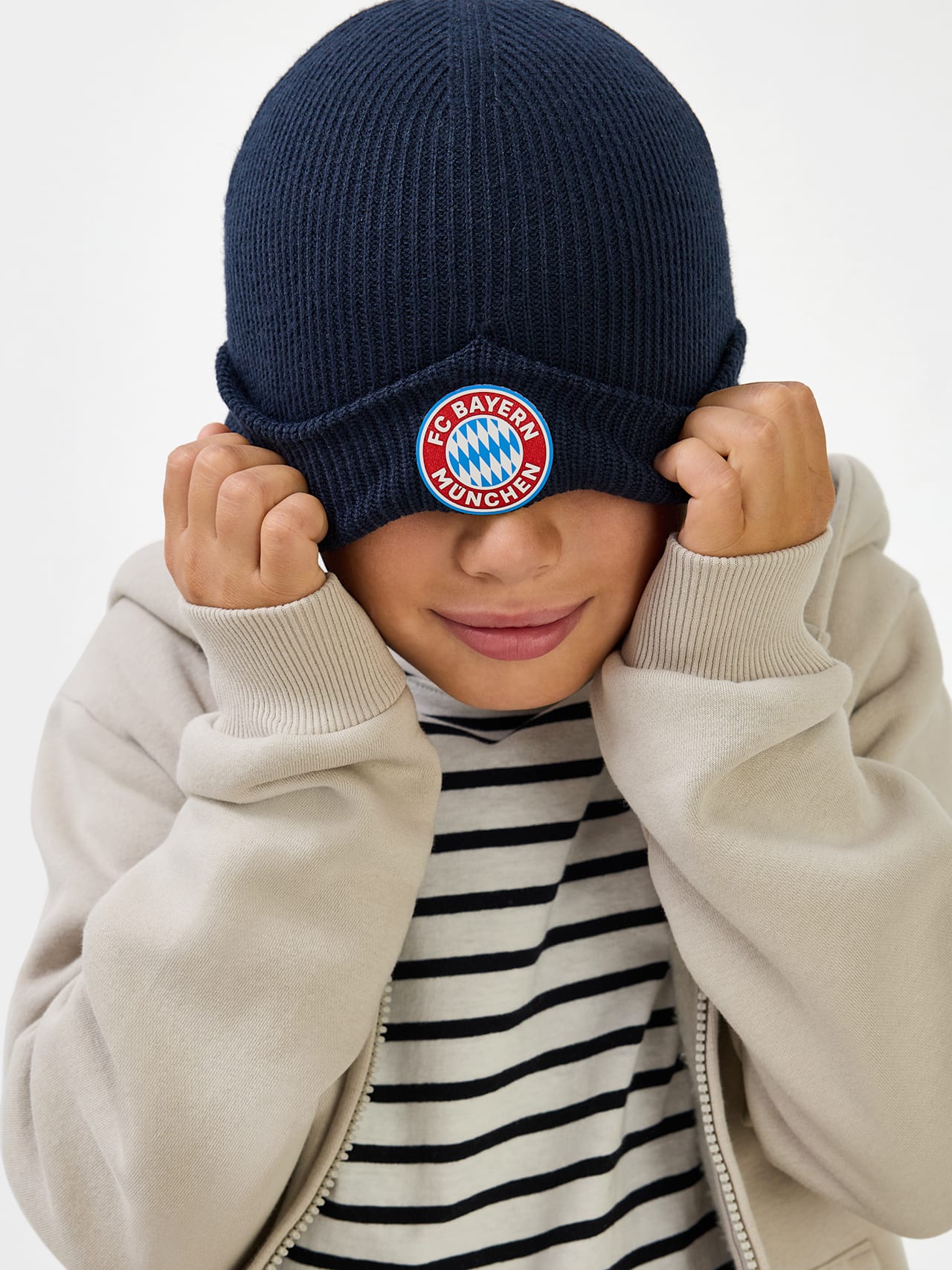 Knitted Hat with Logo detail 5