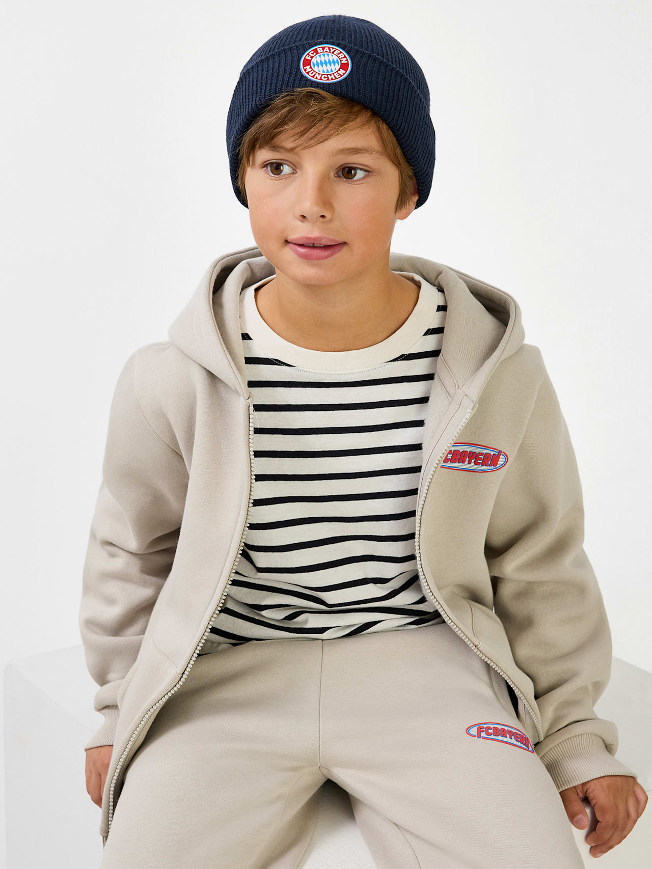 Knitted Hat with Logo detail 6