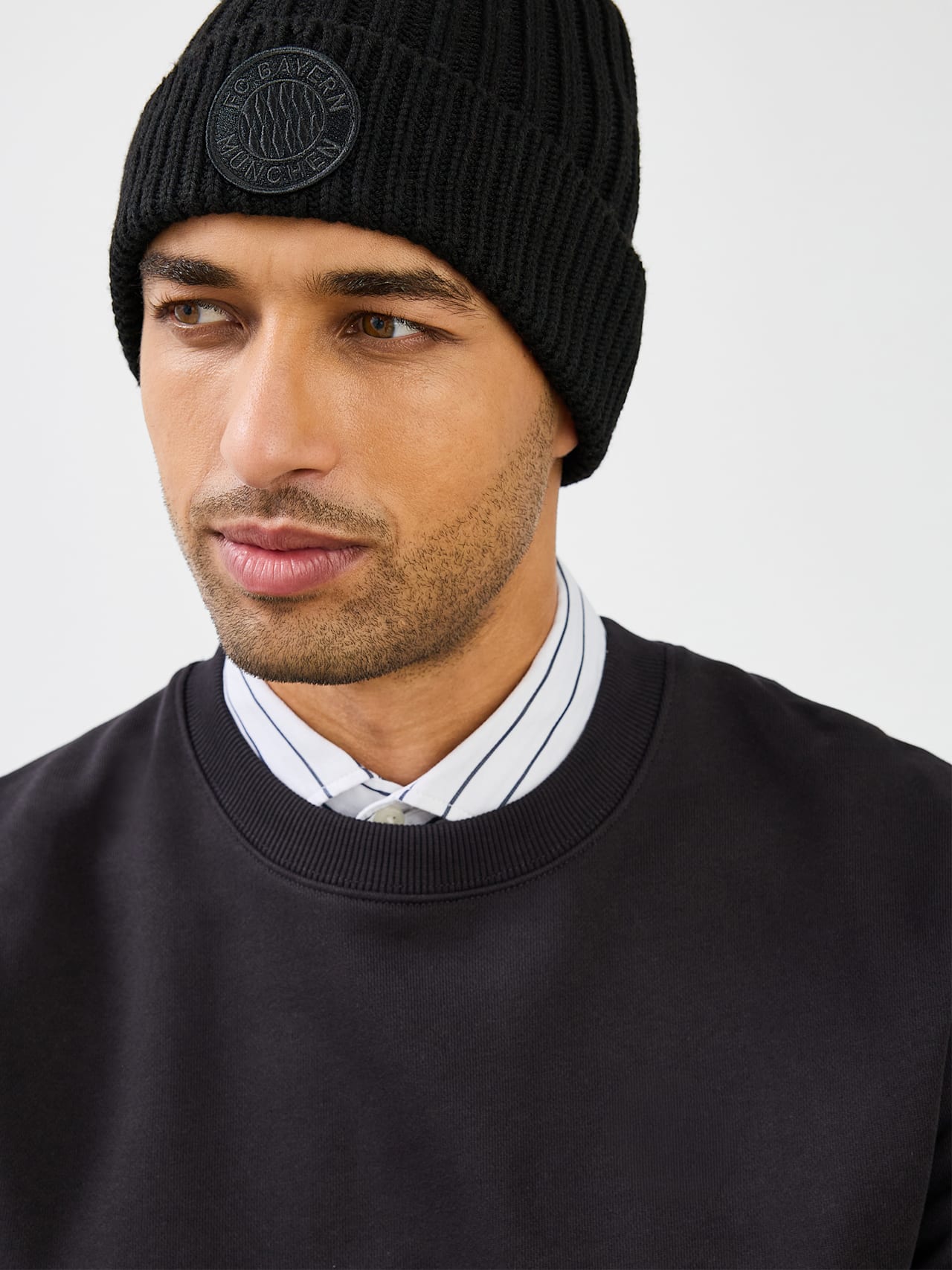 Statement hat detail 5