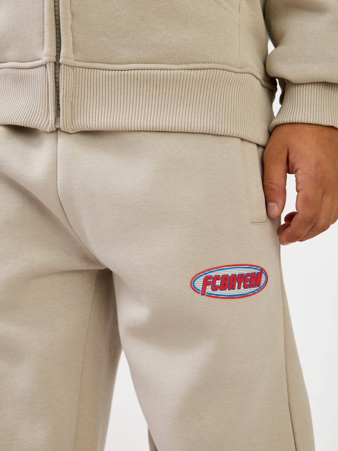 Sweatpant Season detail 4
