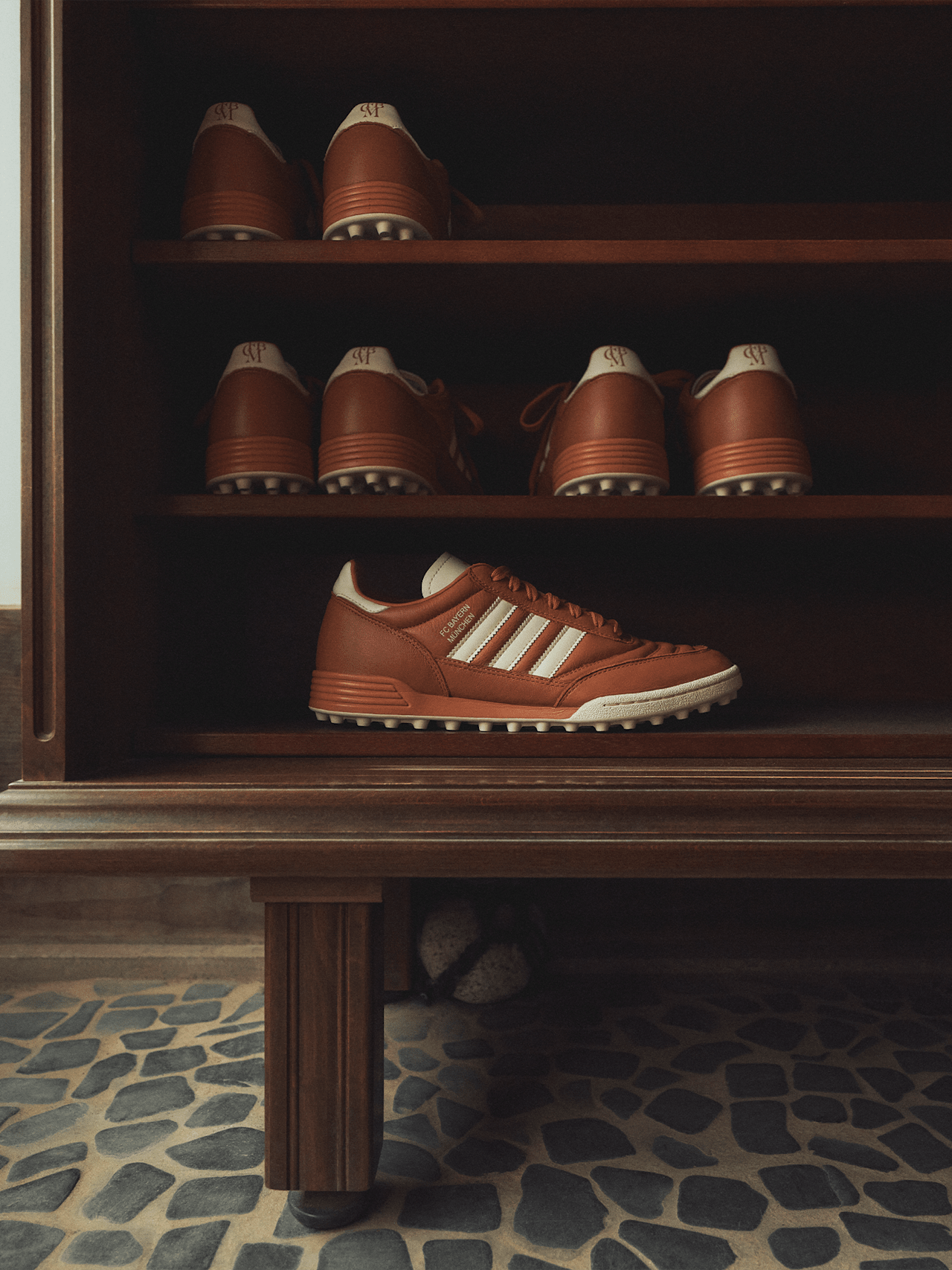 Schuh MCM detail 7
