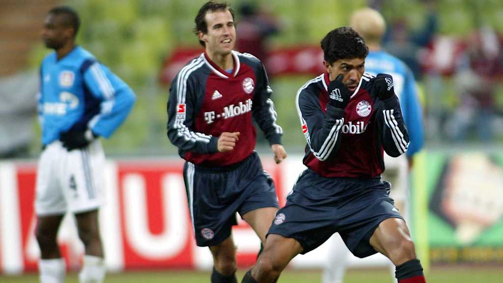 Giovane Elber und Mehmet Scholl bejubeln ein Tor gegen Leverkusen.