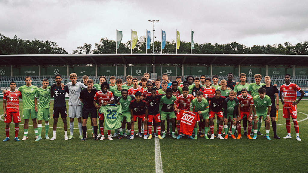 FC Bayern World Squad gegen die U19 des VfL Wolfsburg