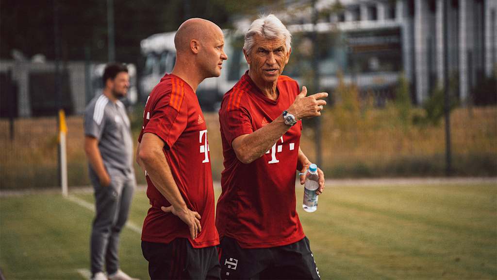 Trainerteam des FC Bayern World Squad Christopher Loch und Klaus Augenthaler