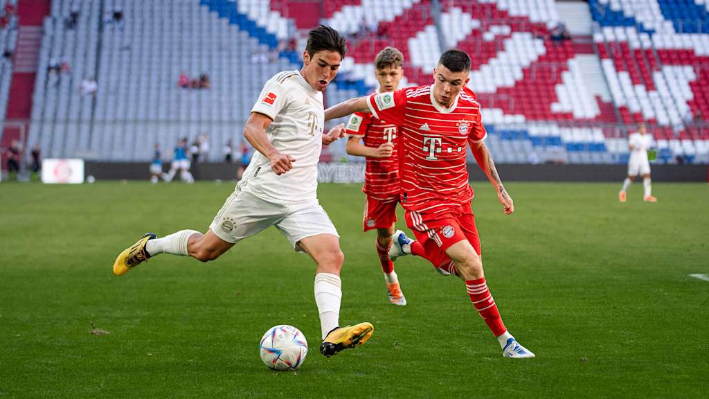 FC Bayern World Squad gegen FC Bayern U19