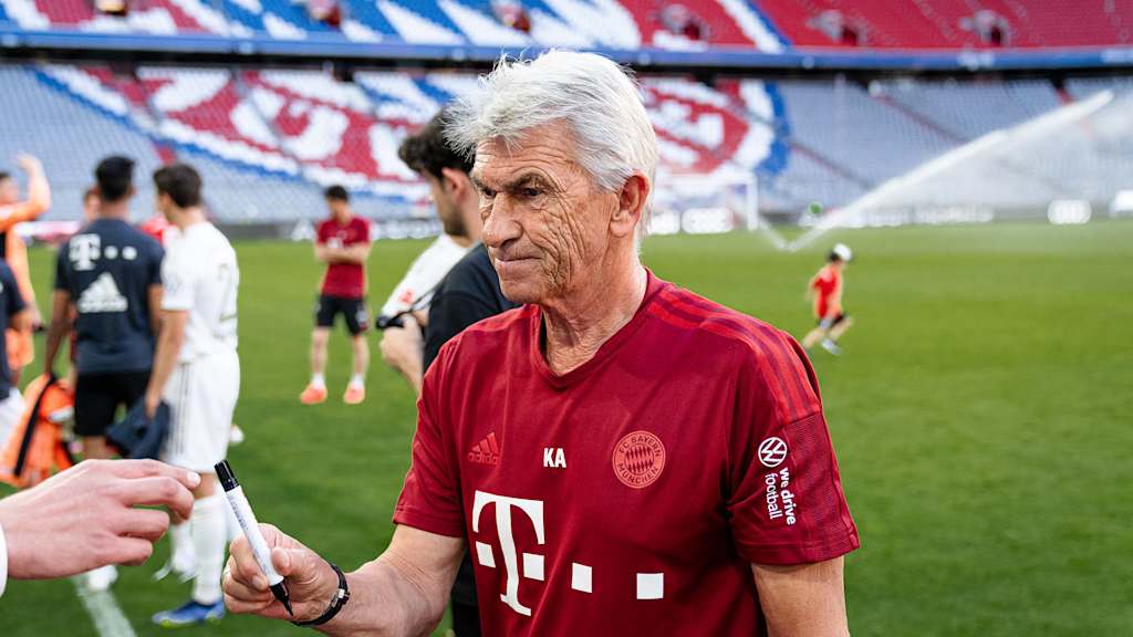 Trainer des FC Bayern World Squad Klaus Augenthaler