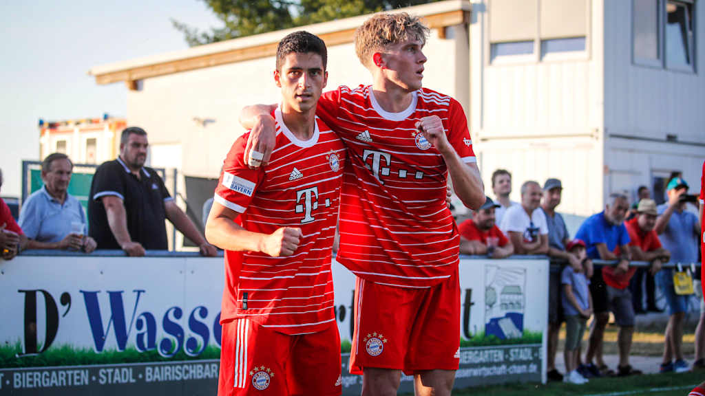 Grant-Leon Ranos und David Herold bejubelten den Führungstreffer gegen Aufsteiger Vilzing.