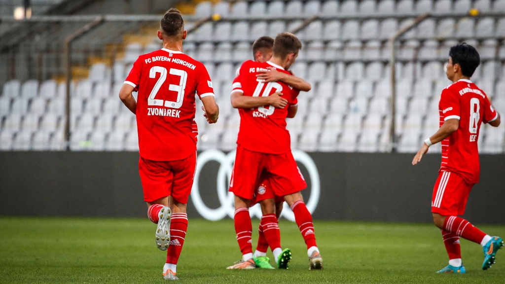 Die FC Bayern Amateure bejubelten den Ausgleichstreffer gegen Illertissen.