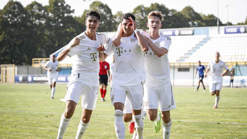 Die U19 des FC Bayern bejubelte ihre 2:0-Halbzeitführung gegen Inter Mailand.