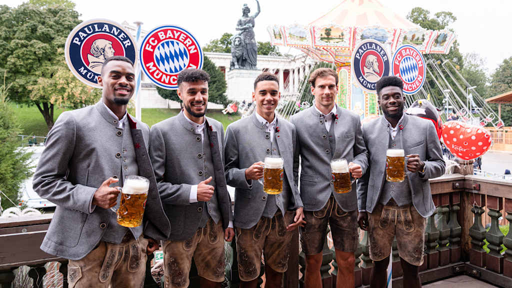 FC Bayern at the Oktoberfest