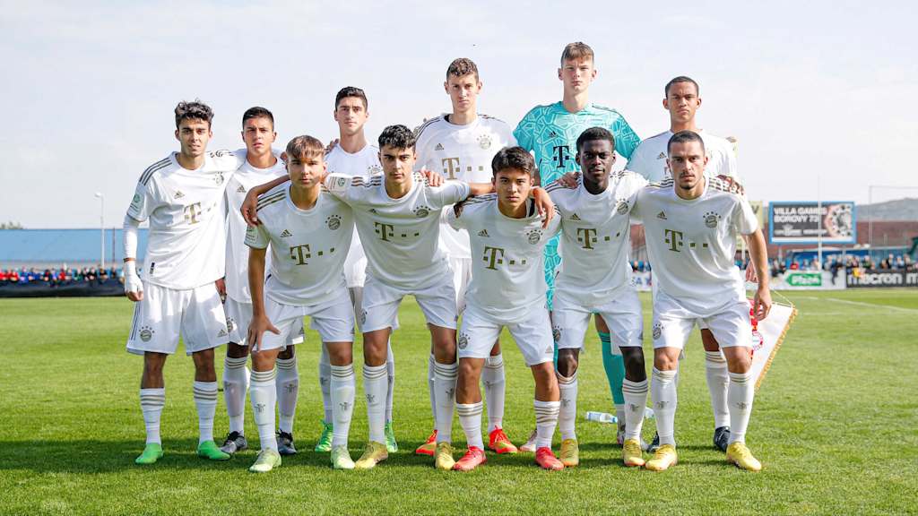 Die Startelf der U19 des FC Bayern gegen Viktoria Pilsen.
