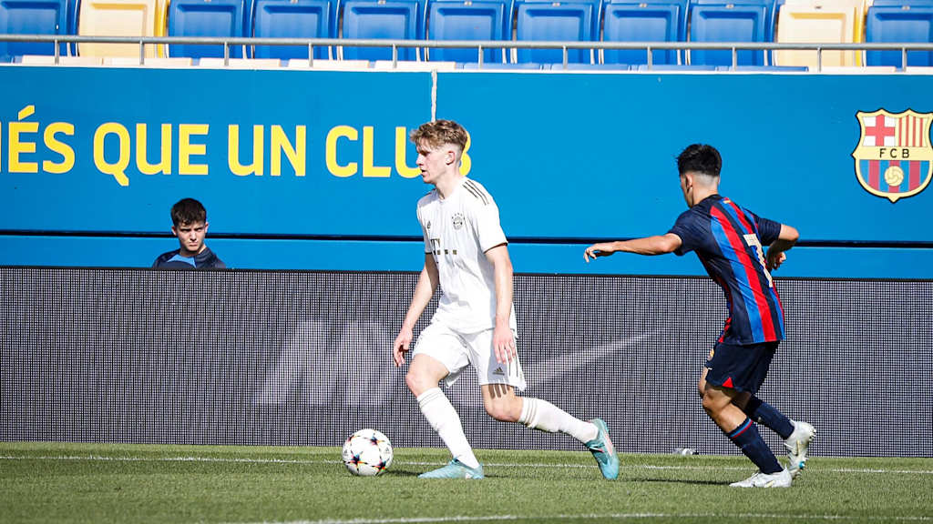 David Herold von der U19 des FC Bayern im Youth League-Spiel gegen den FC Barcelona.