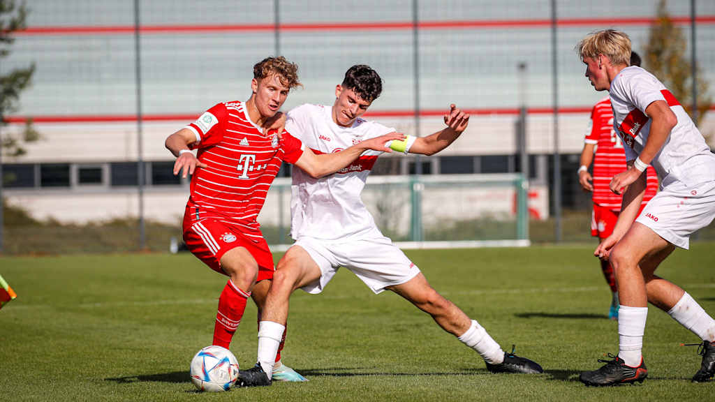 Kurt Rüger von der U17 des FC Bayern im Spiel gegen den VfB Stuttgart.
