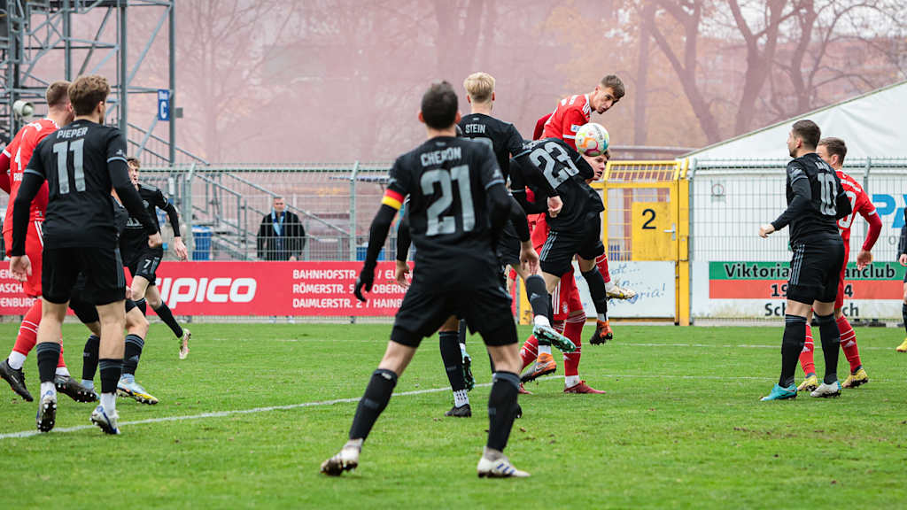Die FC Bayern Amateure im Regionalliga-Spiel gegen Viktoria Aschaffenburg.