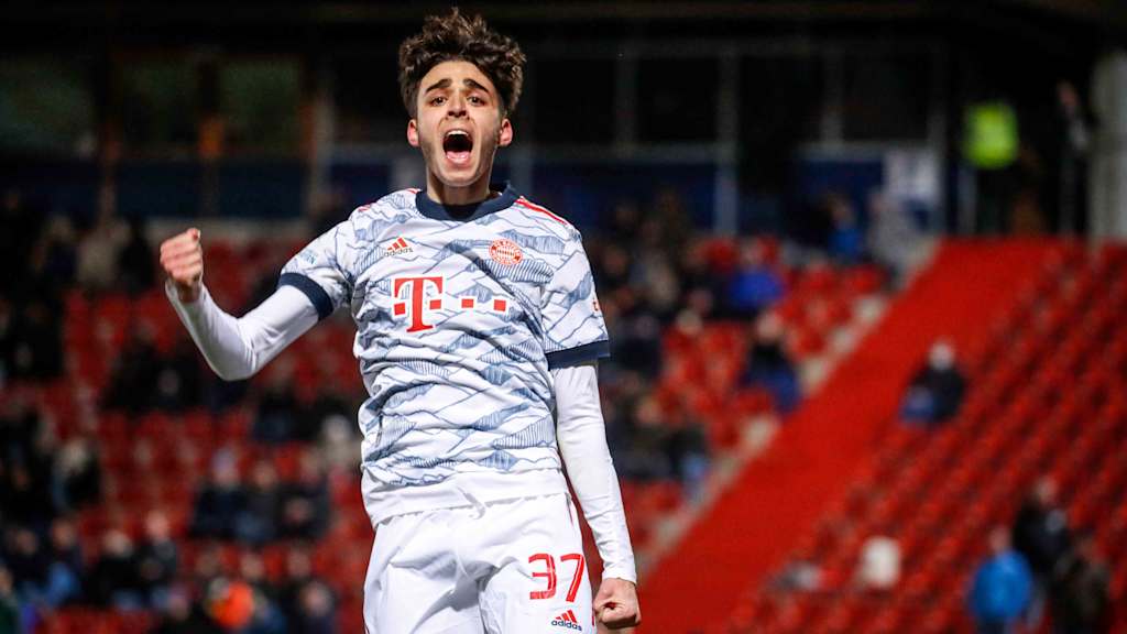 Lucas Copado von den FC Bayern Amateure bejubelte seinen Treffer im Derby gegen Unterhaching.