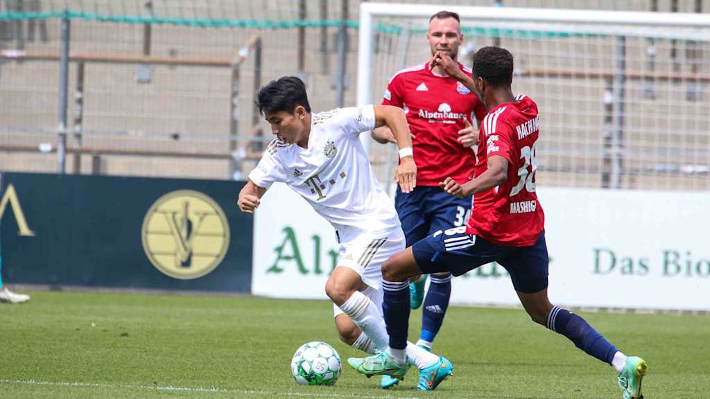 Hyunju Lee von den FC Bayern Amateuren im Derby gegen Unterhaching.