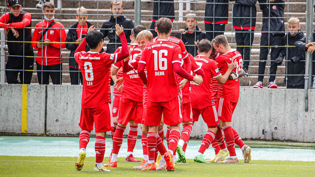 Die FC Bayern Amateure im Spiel gegen den SV Heimstetten.