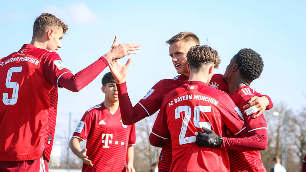 Die U17 des FC Bayern im Spiel gegen Elversberg.