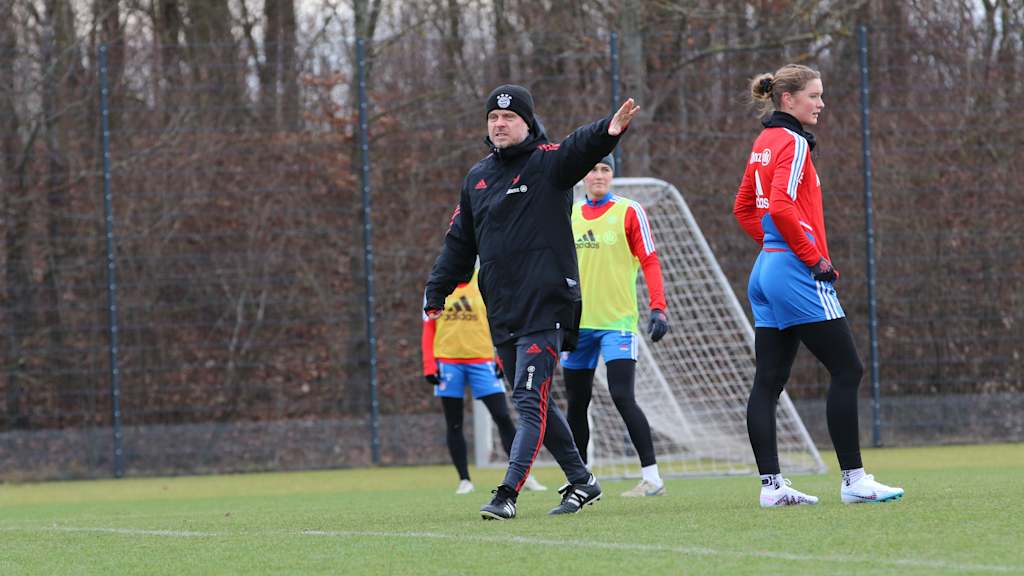 FC Bayern Frauen, Alexander Straus