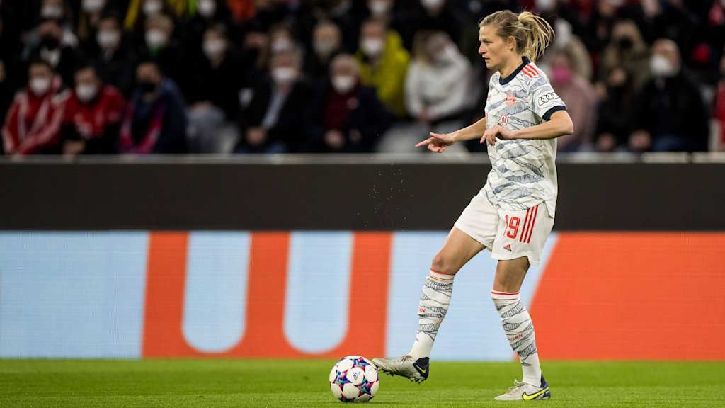 Carina Wenninger FC Bayern Women, PSG