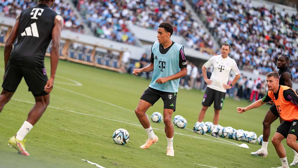 Jamal Musiala FC Bayern entrenamiento Tokio