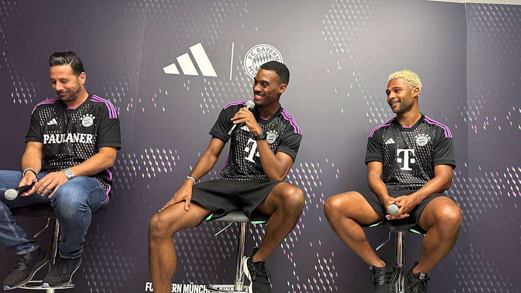Claudio Pizarro, Serge Gnabry, Ryan Gravenberch