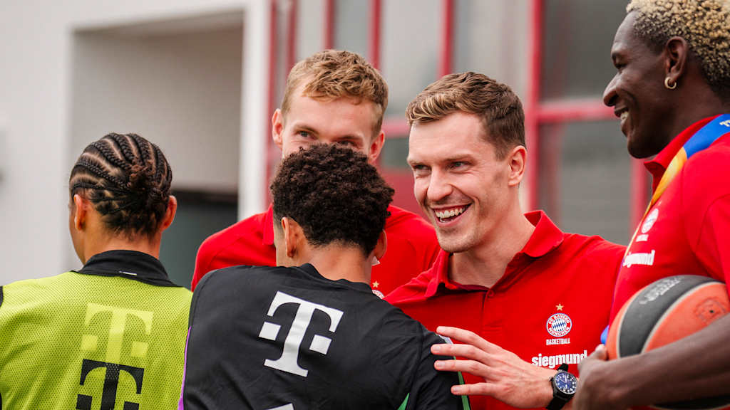 Jamal Musiala, Andreas Obst
