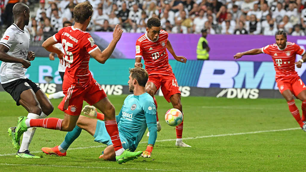 Jamal Musiala trifft im Bundesliga-Eröffnungsspiel bei Eintracht Frankfurt für den FC Bayern.