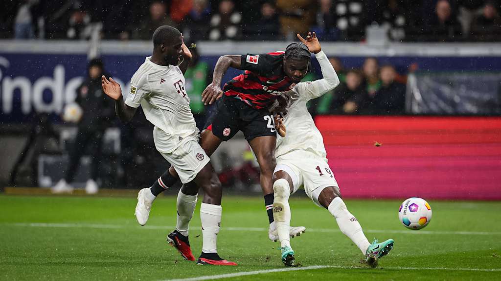 jugada partido Bundeslig Eintracht Frankfurt FC Bayern