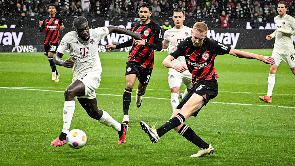 jugada partido Bundeslig Eintracht Frankfurt FC Bayern