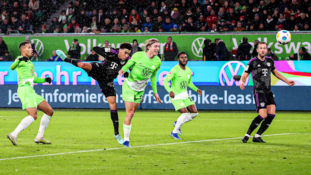 Spielszene aus dem Bundesliga-Duell VfL Wolfsburg gegen FC Bayern
