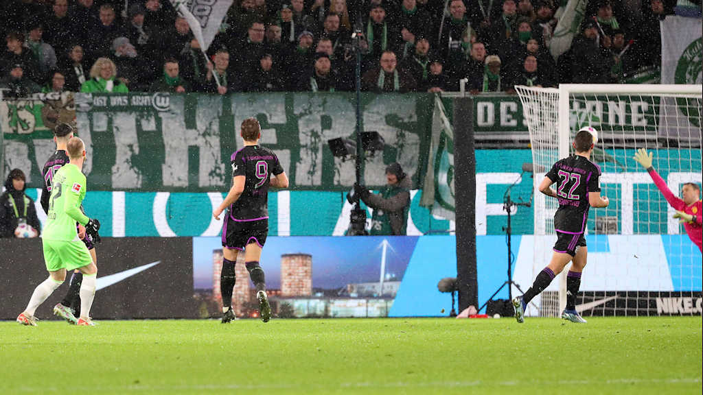 Spielszene aus dem Bundesliga-Duell VfL Wolfsburg gegen FC Bayern