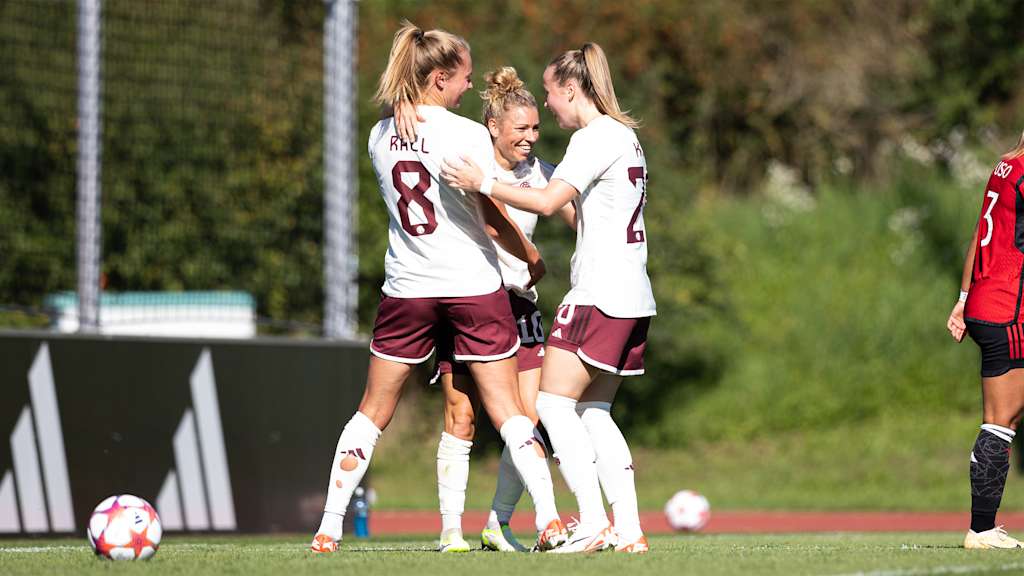 Die FC Bayern Frauen bestritten ein Testspiel gegen Manchester United.