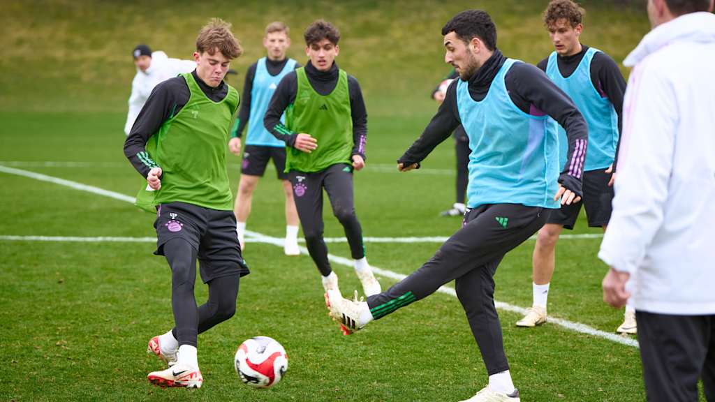 Jonathan Asp Jensen und Dion Berisha im Training der FC Bayern Amateure.