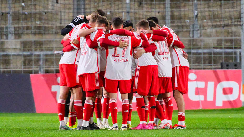 Die FC Bayern Amateure vor dem Spiel gegen den FC Augsburg II