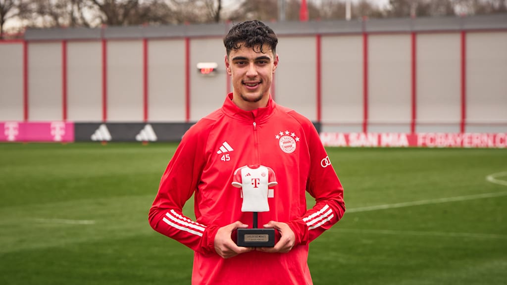 Pavlović was voted Player of the Month by the Bayern fans in January and February.