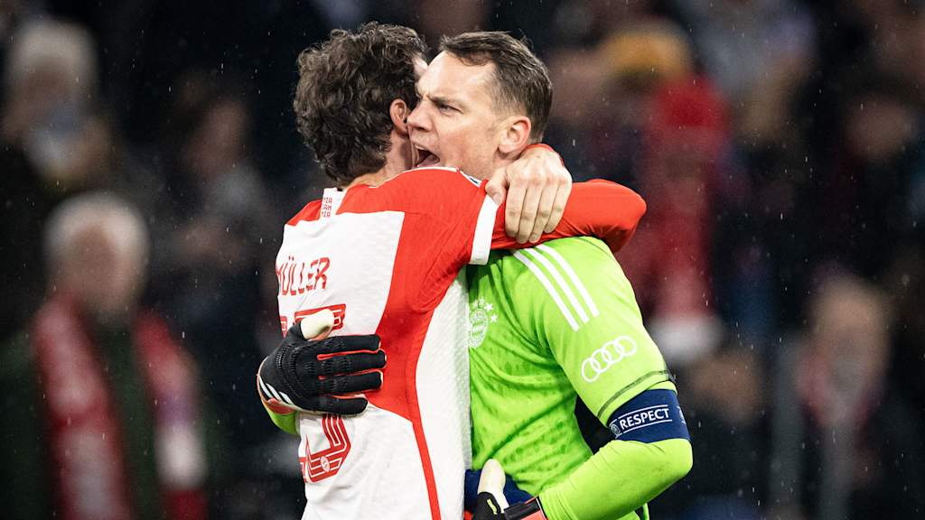 Thomas Müller and Manuel Neuer of FC Bayern
