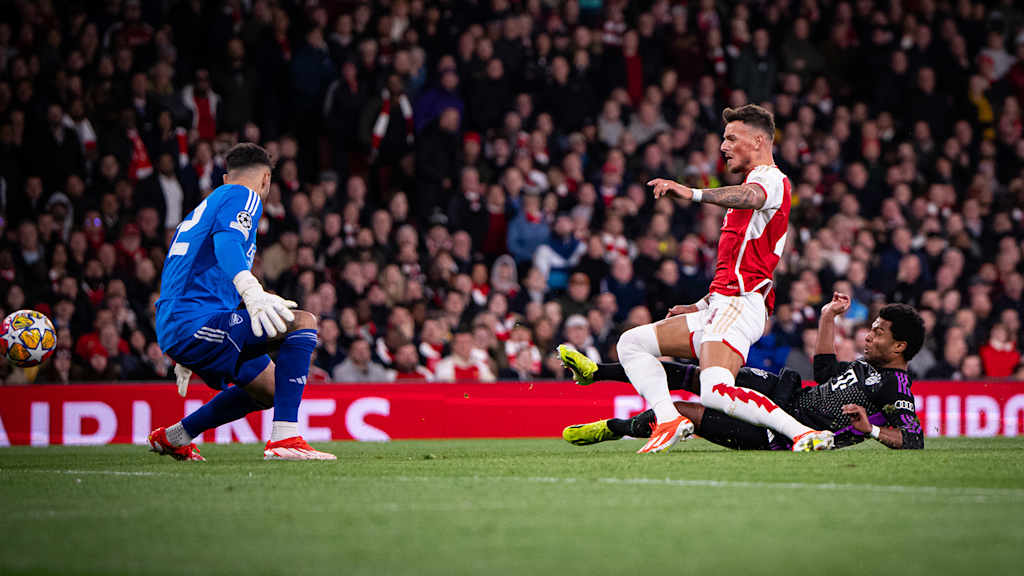 Jugada del partido correspondiente a los cuartos de final de la Champions League entre el FC Arsenal y el FC Bayern